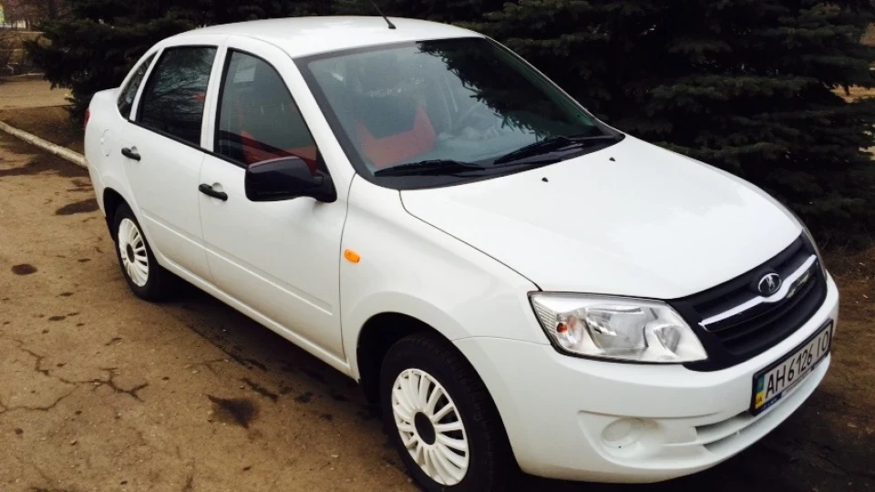 Lada Гранта Біла хмара