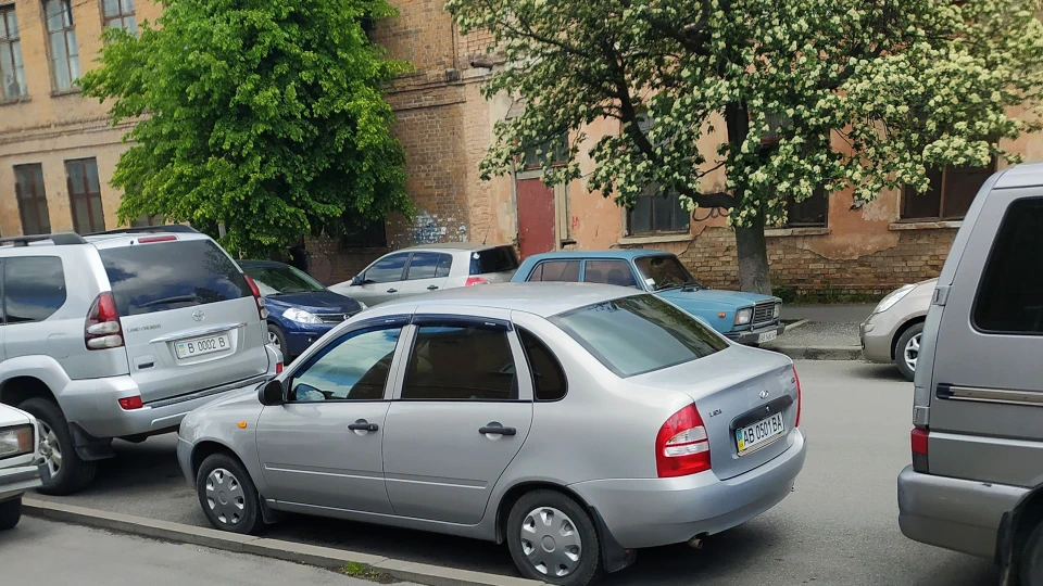 Lada Калина Седан 1,6 бензин 3