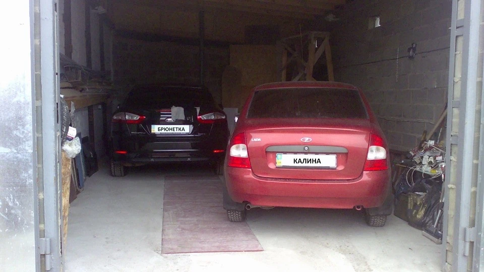 Lada Калина Седан Феррарі в кузові Лада 4