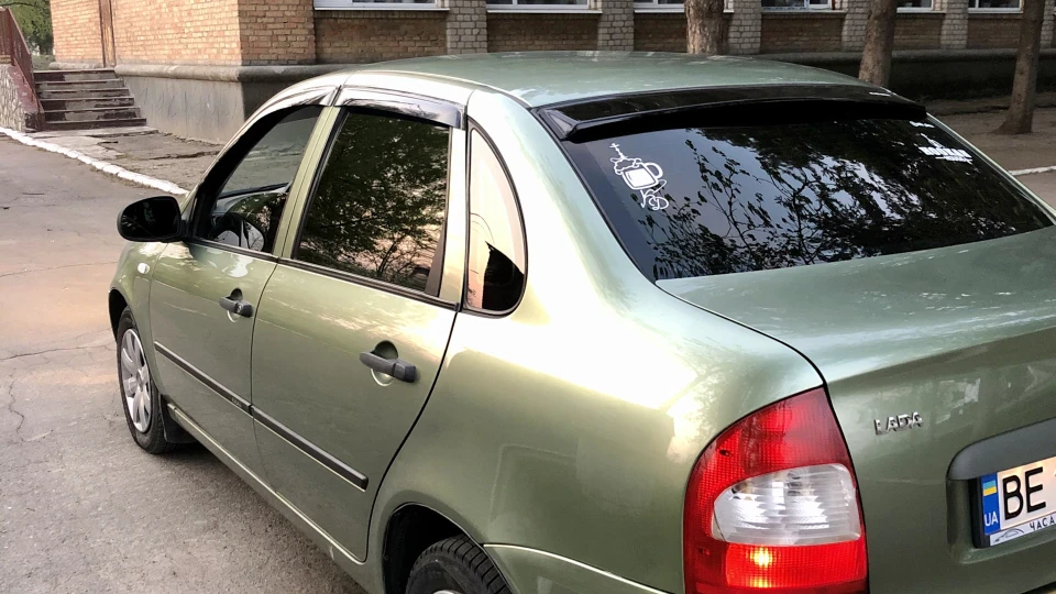 Lada Калина Седан Колумбійська Зелень