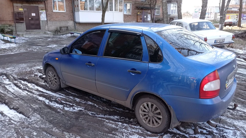 Lada Калина Седан Синій як ізолента