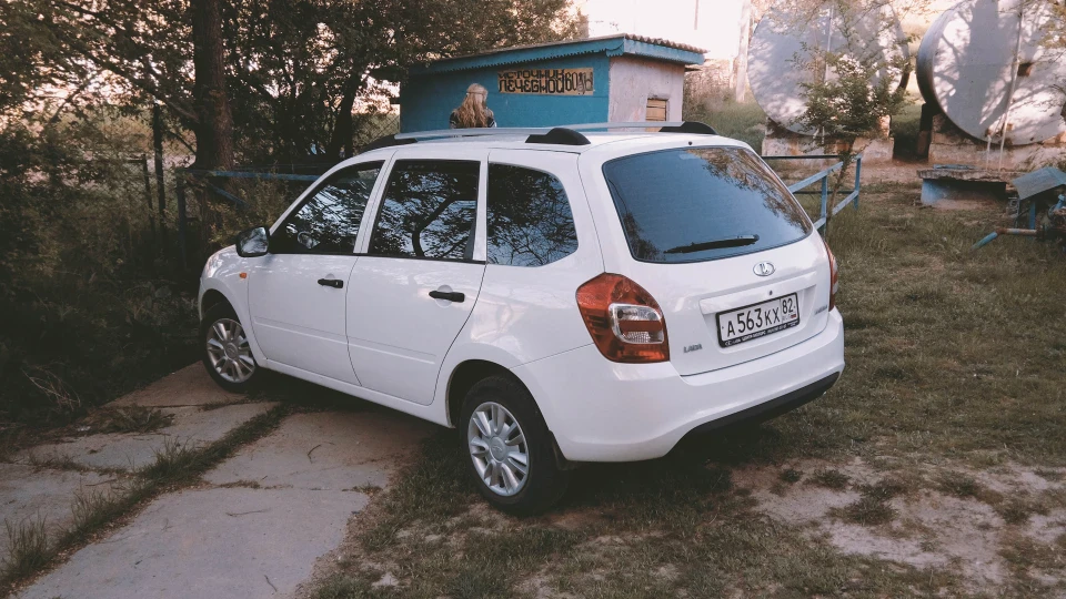 Lada Калина Універсал Білий сніг 2