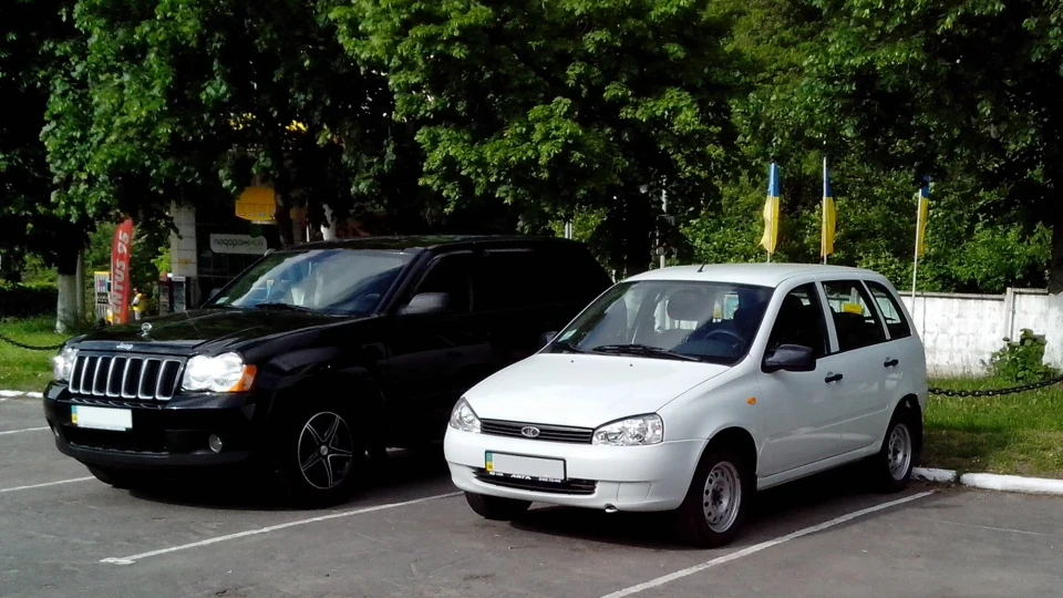 Lada Калина Універсал Малина Колір льодовиковий 2