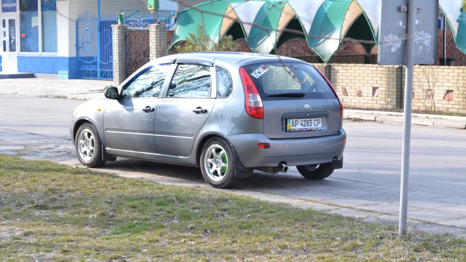Lada Калина Хетчбек 3