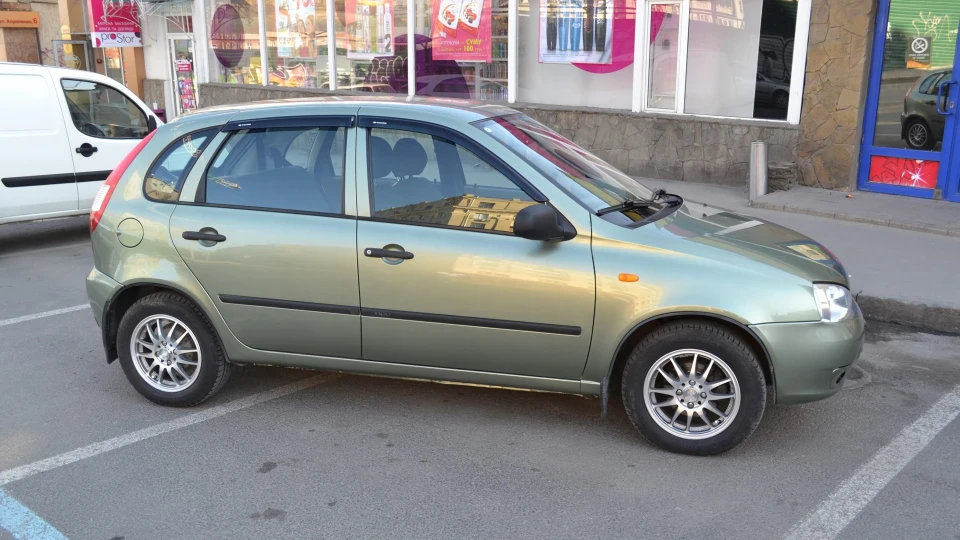 Lada Калина Хетчбек 3