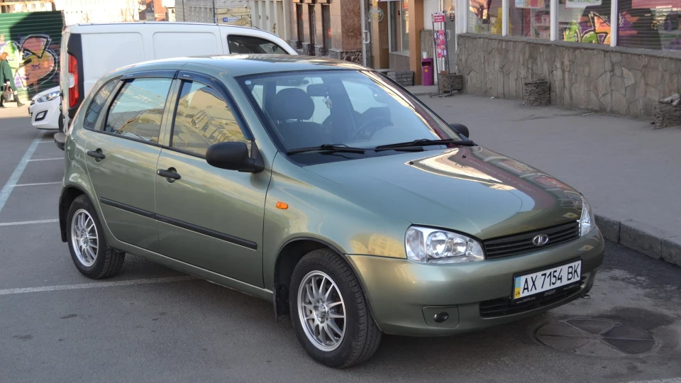 Lada Калина Хетчбек 4