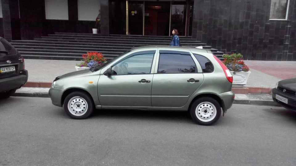 Lada Калина Хетчбек 4