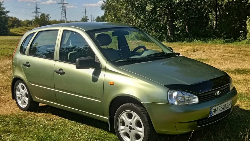 Lada Калина Хетчбек **зелений гряземес**