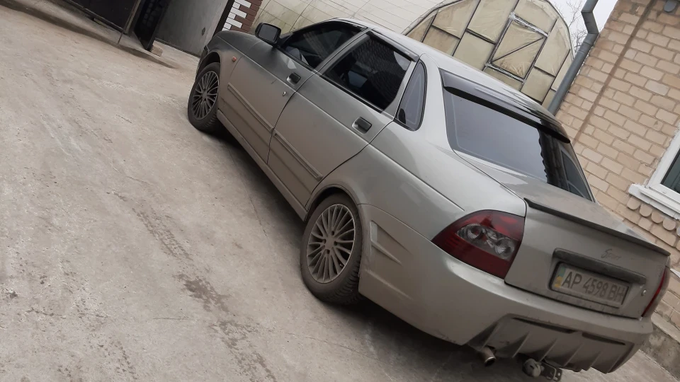 Lada Пріора Седан 3