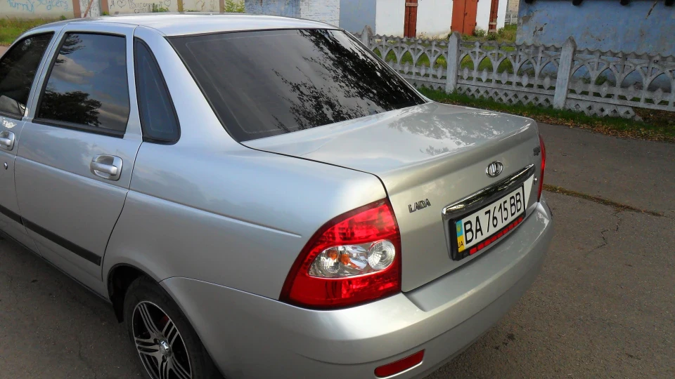 Lada Пріора Седан 3