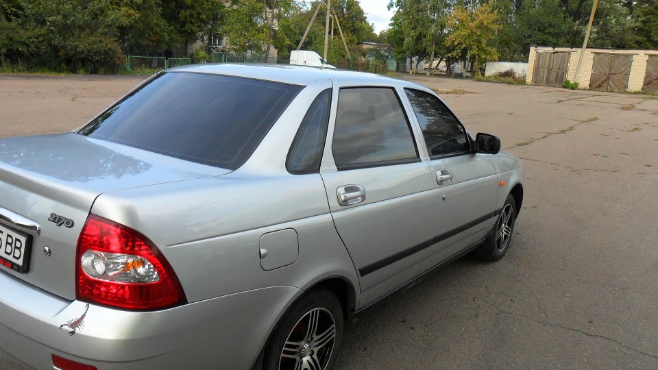 Lada Пріора Седан 4