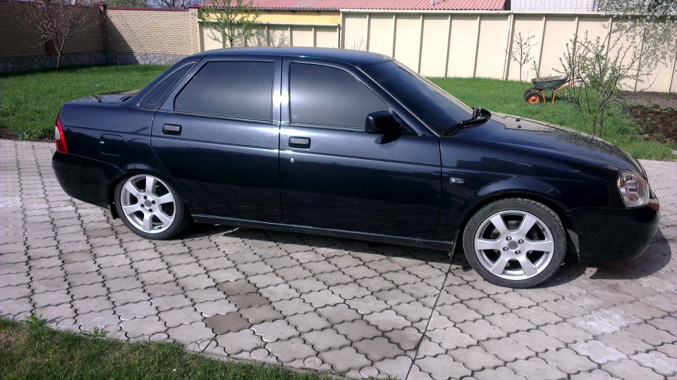 Lada Пріора Седан 2