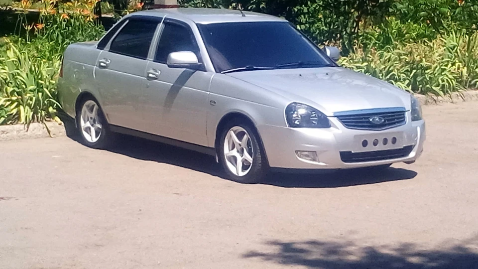 Lada Пріора Седан 2