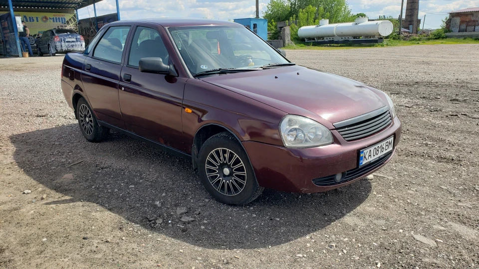 Lada Пріора Седан 3