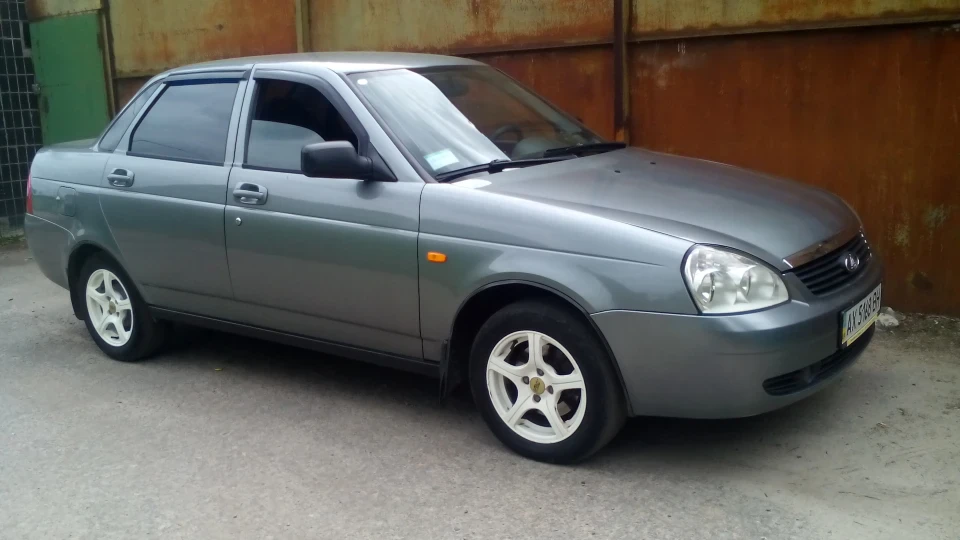 Lada Пріора Седан 2