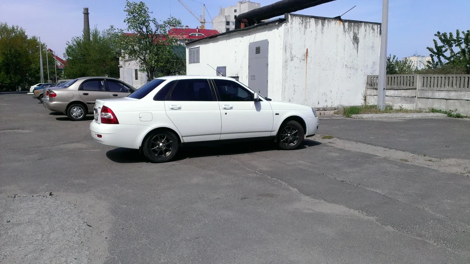 Lada Пріора Седан 3