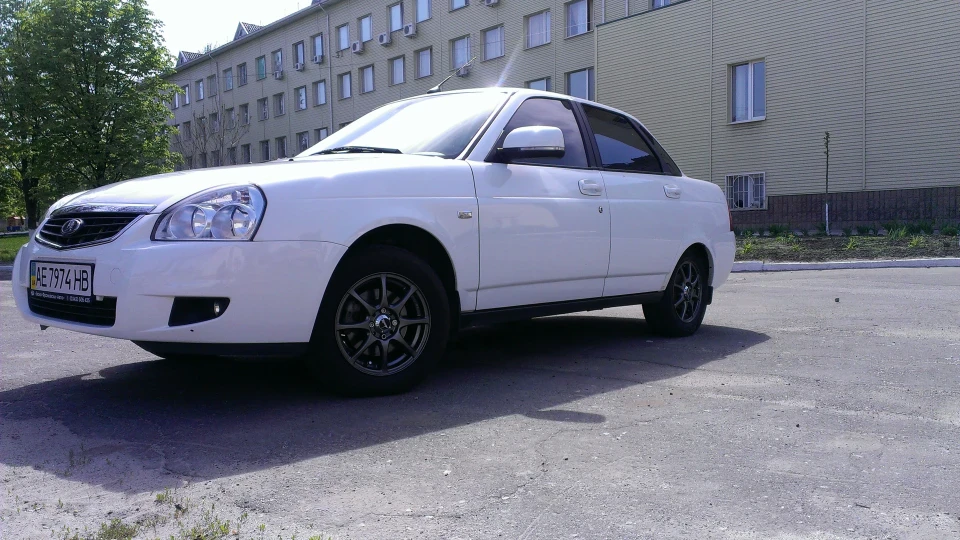 Lada Пріора Седан 4