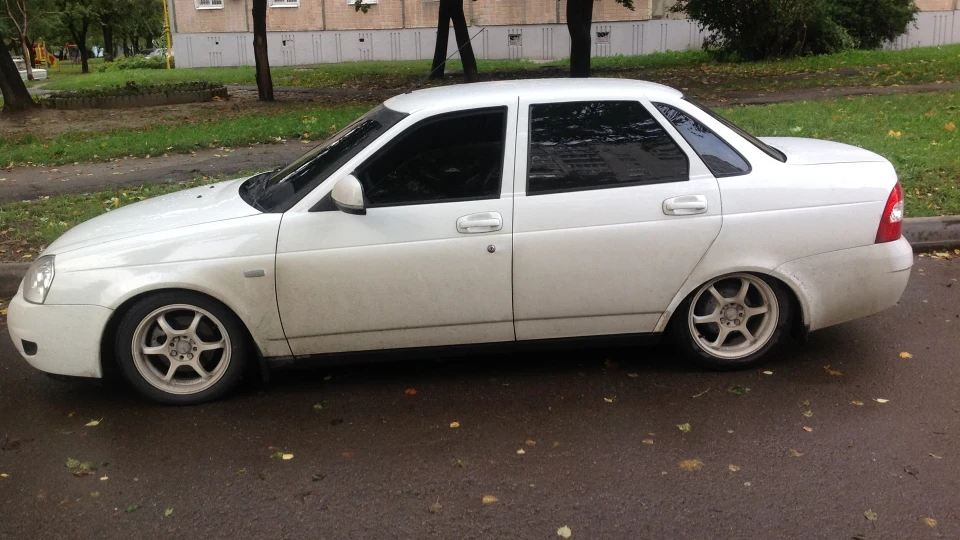 Lada Пріора Седан 2