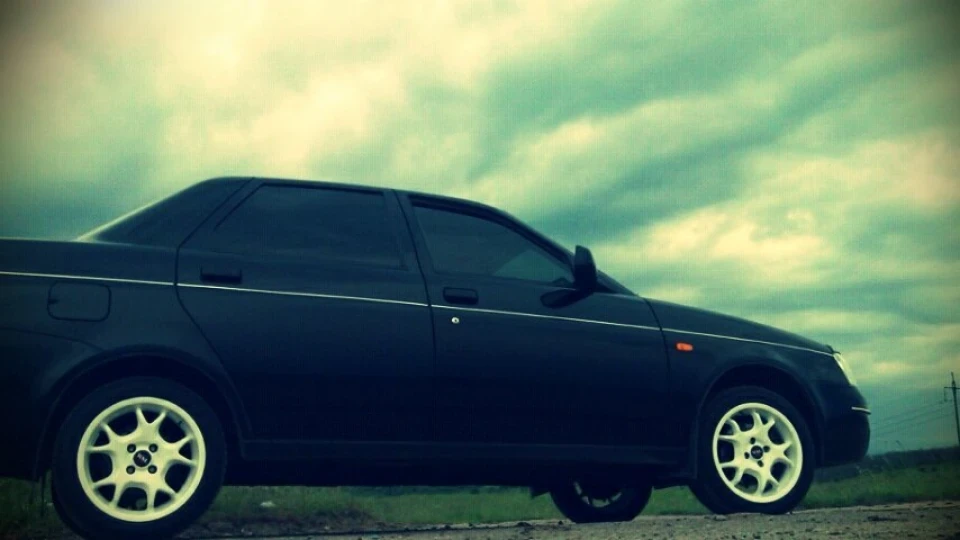 Lada Пріора Седан 2