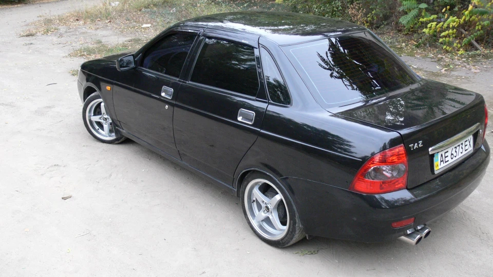 Lada Пріора Седан 2