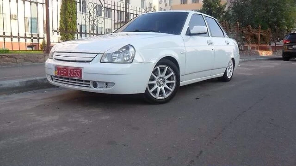 Lada Пріора Седан 2