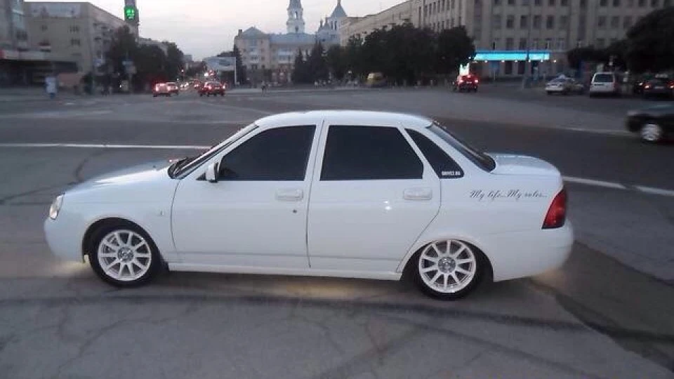 Lada Пріора Седан 4