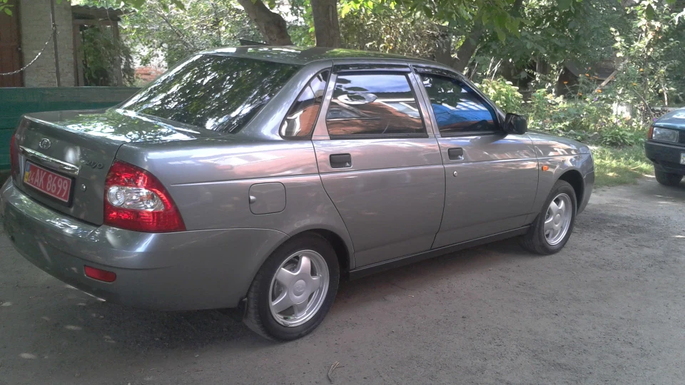 Lada Пріора Седан 2