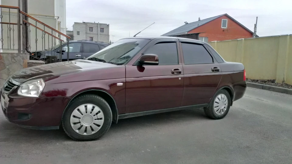 Lada Пріора Седан 2