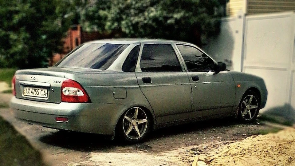 Lada Пріора Седан 2