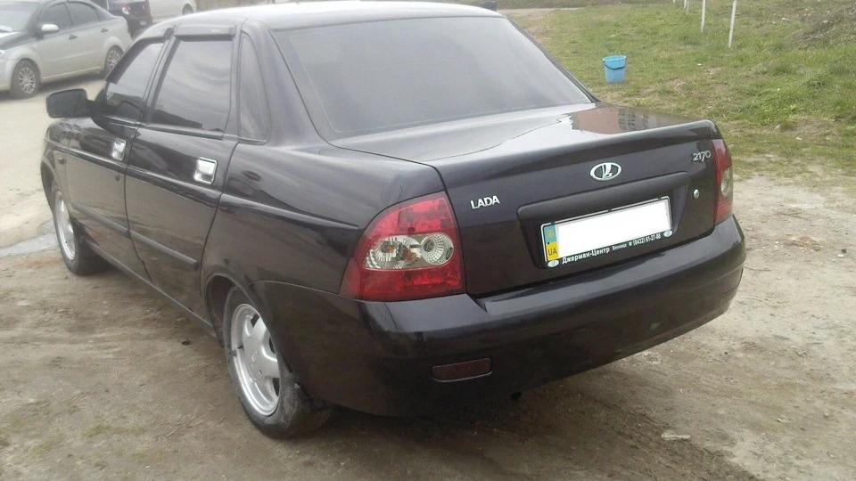 Lada Пріора Седан 2