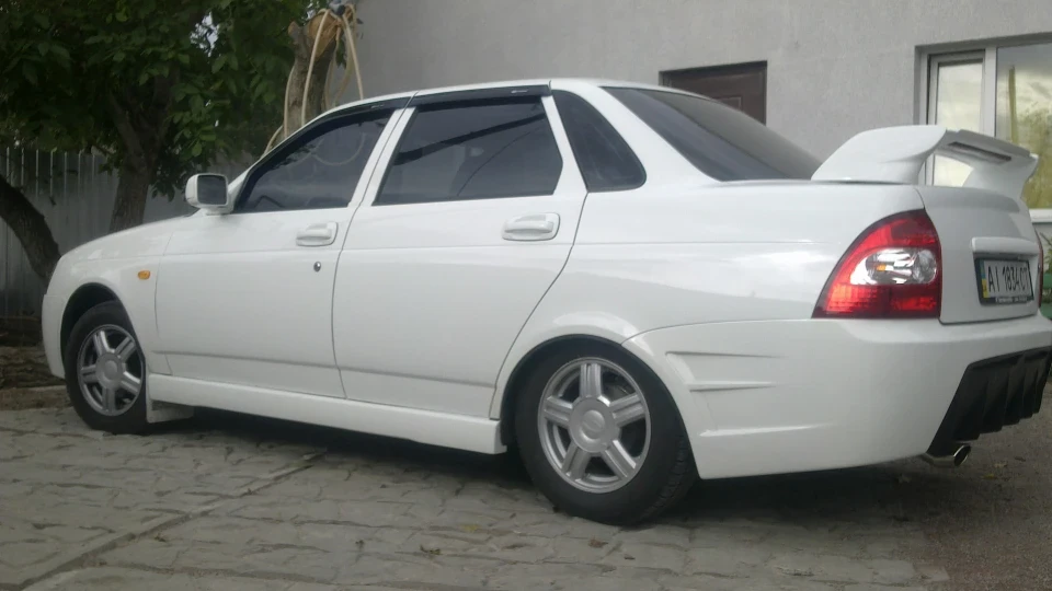 Lada Пріора Седан 3