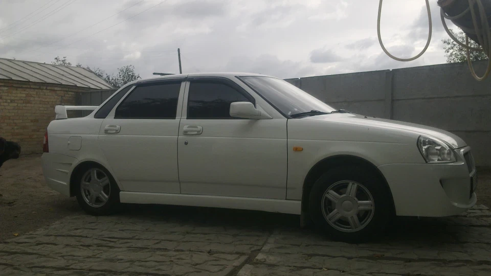 Lada Пріора Седан 4