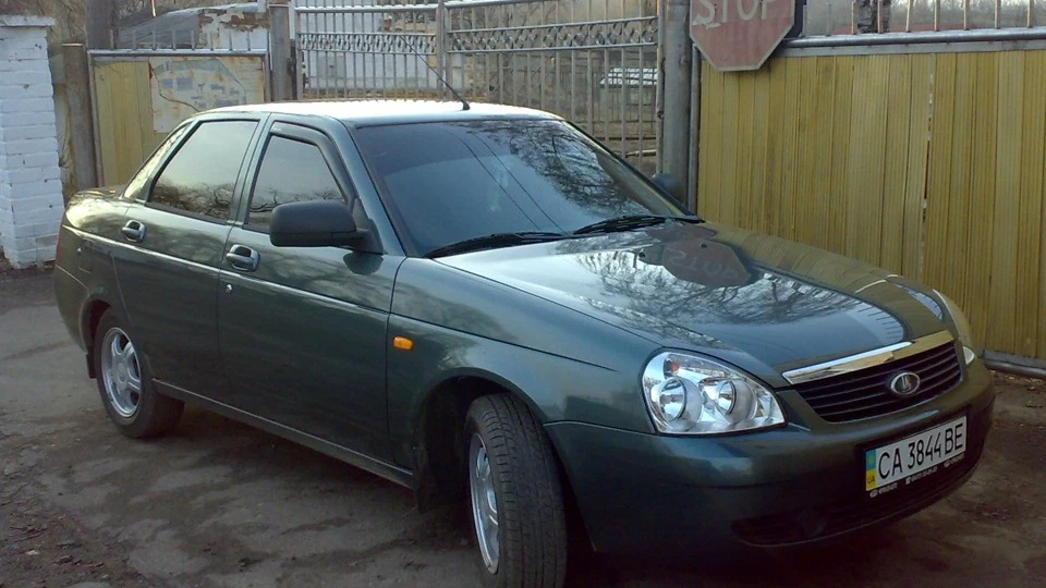 Lada Пріора Седан 2