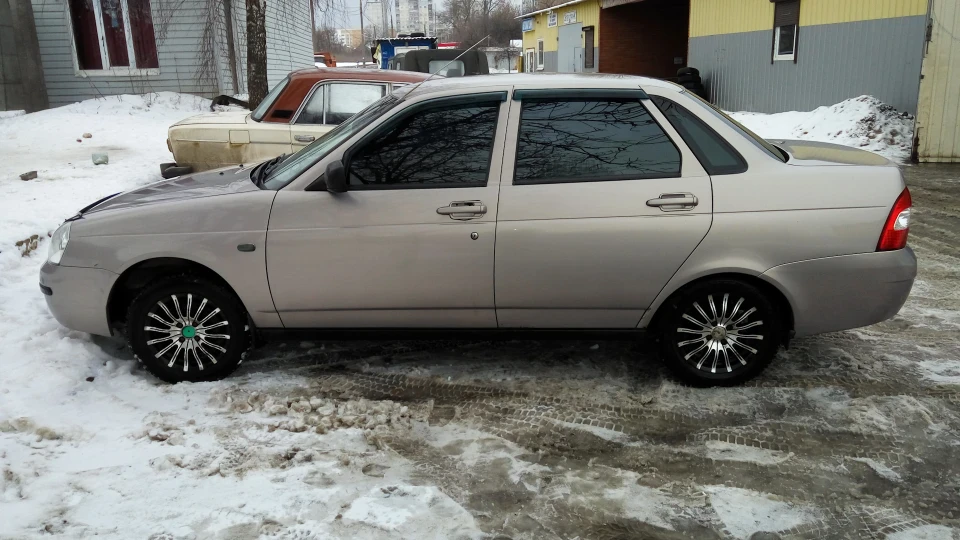 Lada Пріора Седан 2