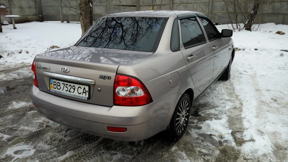 Lada Пріора Седан 3