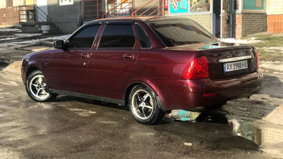 Lada Пріора Седан 2