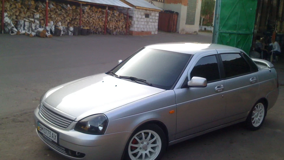 Lada Пріора Седан 4