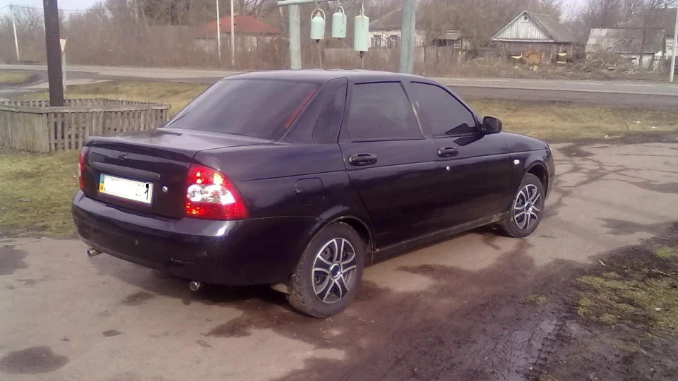 Lada Пріора Седан 3
