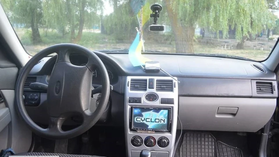 Lada Пріора Седан 2