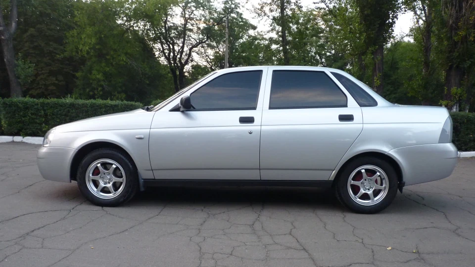 Lada Пріора Седан 2