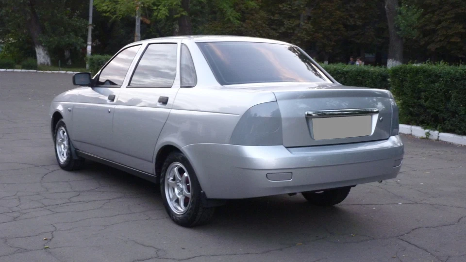 Lada Пріора Седан 3