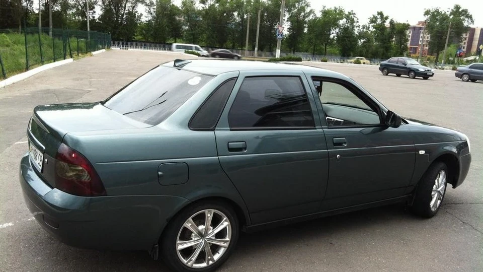 Lada Пріора Седан 2