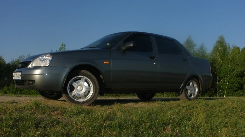 Lada Пріора Седан 3