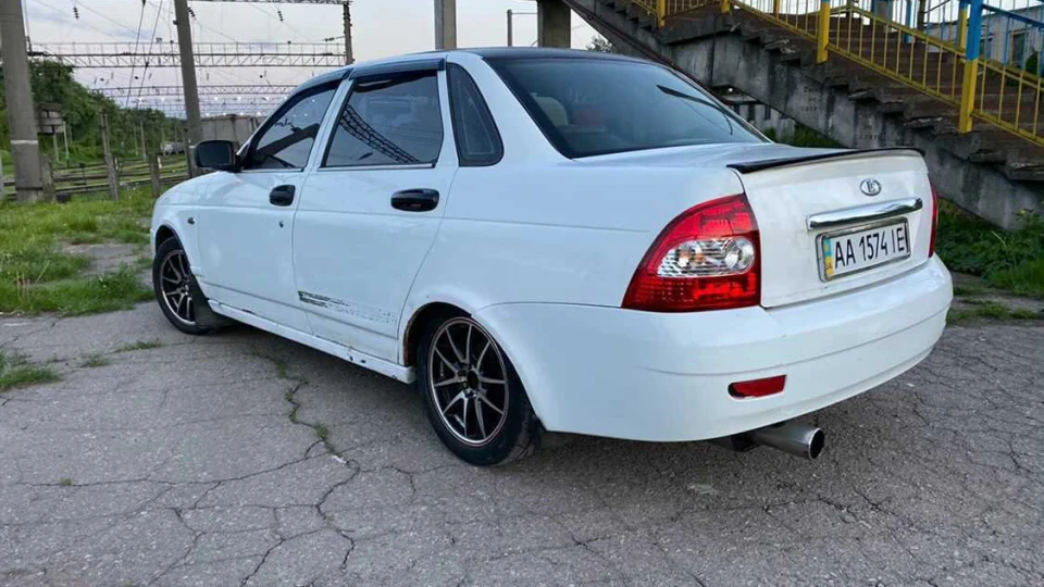 Lada Пріора Седан