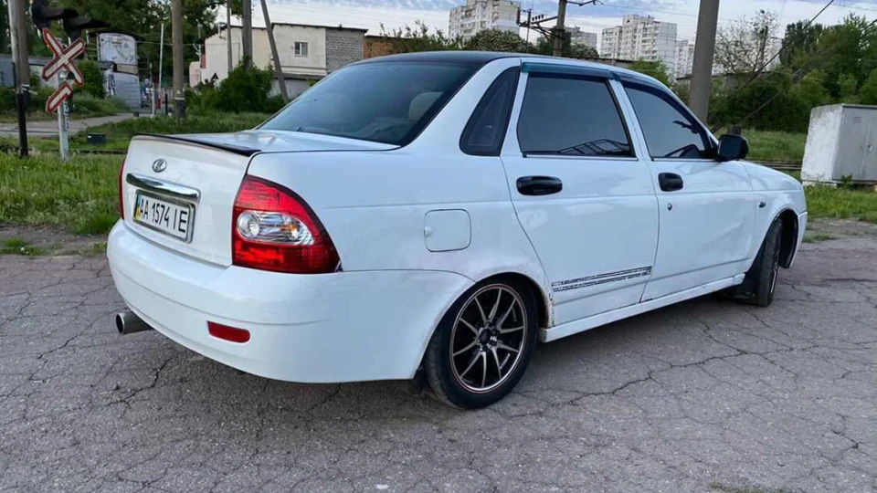 Lada Пріора Седан 3