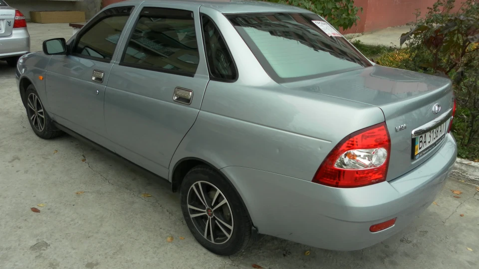 Lada Пріора Седан 2