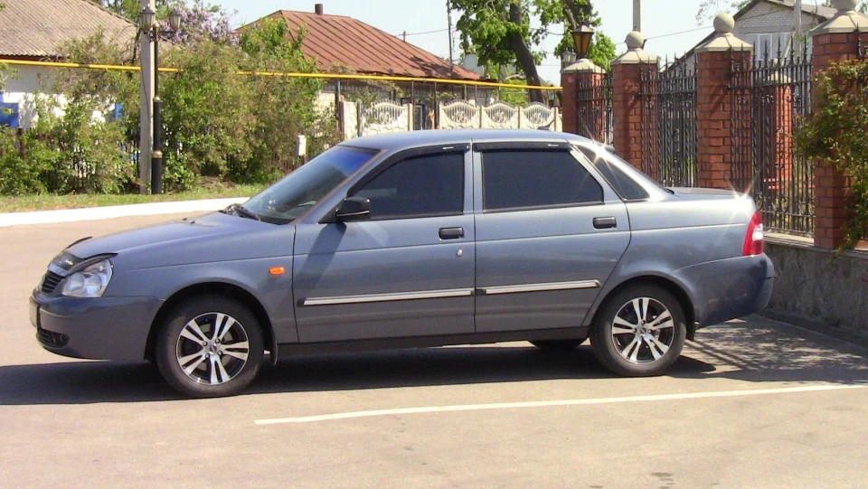Lada Пріора Седан 2