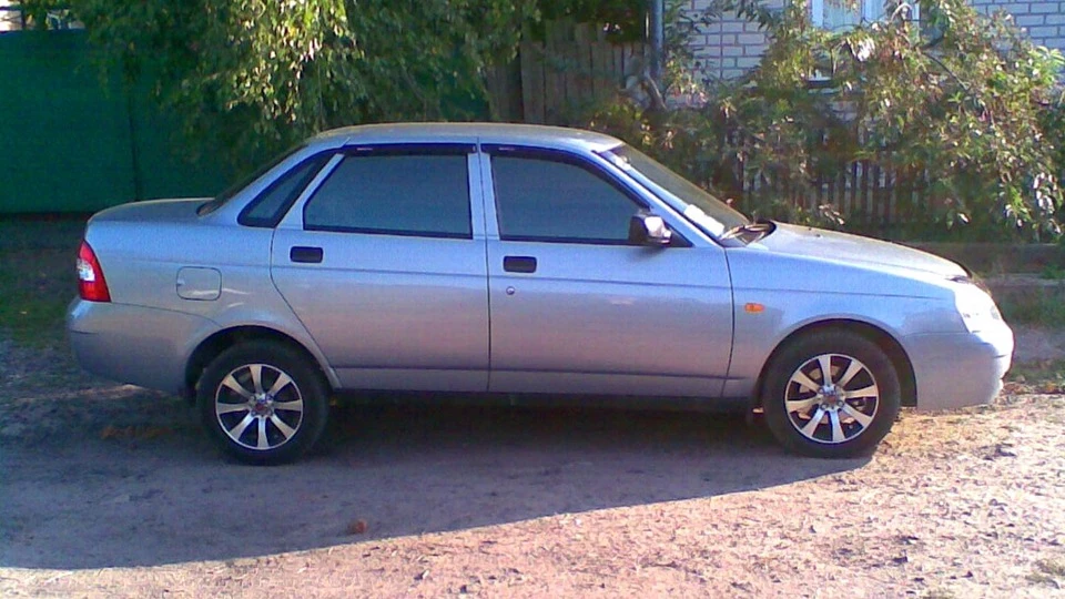 Lada Пріора Седан 2