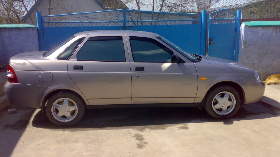 Lada Пріора Седан 3