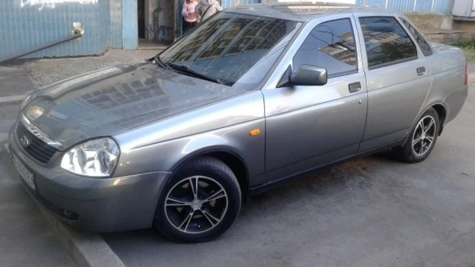Lada Пріора Седан 2
